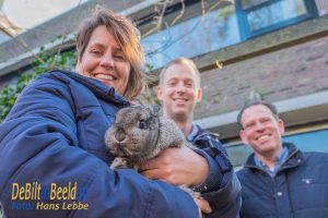 Uitzendbureau Gilde Personeel en Morgana Slapen maakten konijnenren voor Schutsmantel in Bilthoven.