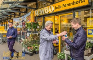 Leerlingen Groenhorst Maartensdijk helpen voedsel inzamelen bij supermarkt Jumbo in Maartensdijk voor Voedselbank De Bilt